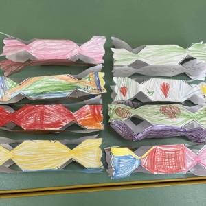 Мастер-класс по бумажному конструированию с элементами рисования «Конфетка» в старшей группе