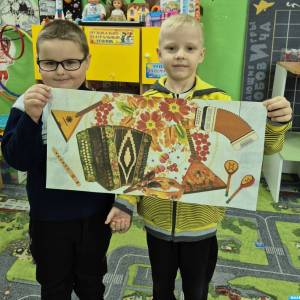 Фотоотчёт о знакомстве ребят старшей группы с русскими народными инструментами