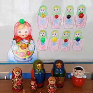 Фотоотчёт о занятии «Знакомство с Матрёшкой» в первой младшей группе