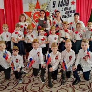 Фотоотчет о досуге к Дню Победы в подготовительной группе