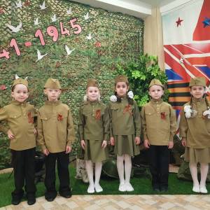 Фотоотчёт о тематической неделе в старшей группе ко Дню Победы «Этих дней не смолкнет слава»