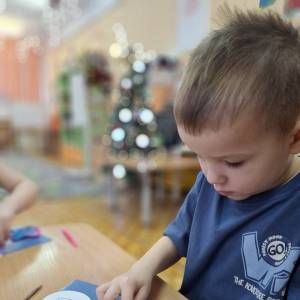Конспект занятия по пластилинографии из воздушного пластилина на тему «Елочная игрушка» в средней группе