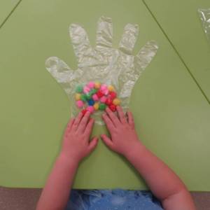 Дидактическая игра для младшего дошкольного возраста «Помоги шарику попасть в свой домик»