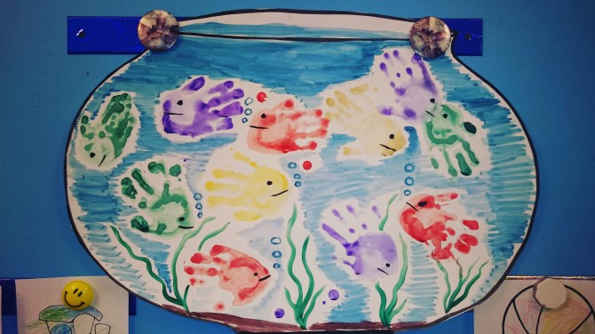 Рисование в средней группе на тему вода. Рисование рыбки в аквариуме 2 младшая группа. Рисование рыбки в младшей группе. Рисование в младшей группе на тему аквариум. Рисование аквариум с рыбками вторая младшая.