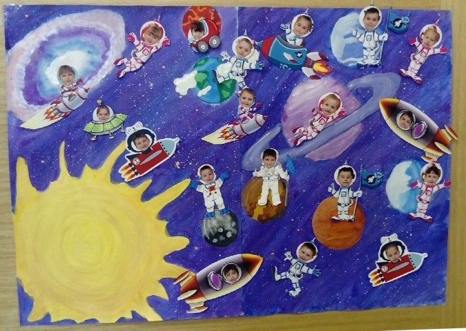 Коллективная работа космос старшая группа. Панно космос в детском саду. Коллективное панно космическое путешествие. Коллективное панно космос. Коллективная работа космос.