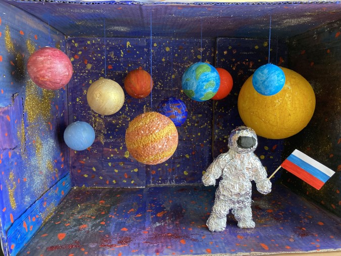 Простые поделки своими руками на День космонавтики в детском саду