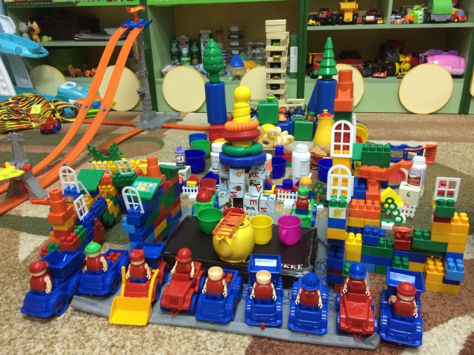 Интересные Lego-поделки для своих детей в семье из Англии