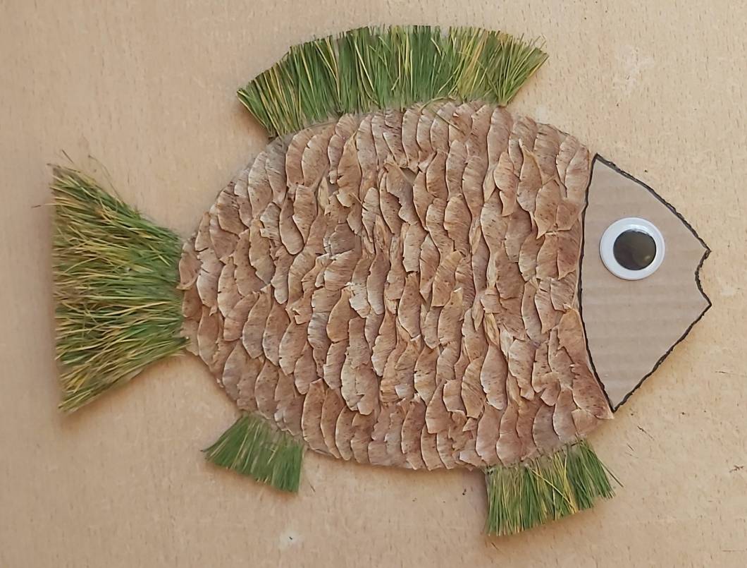 Золотая рыбка из природного материала - подборка