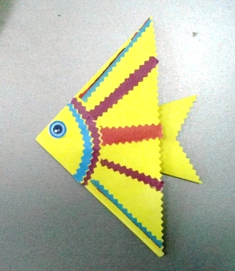 Конспект НОД в средней группе по конструированию из бумаги (оригами) «Рыбка-озорница»
