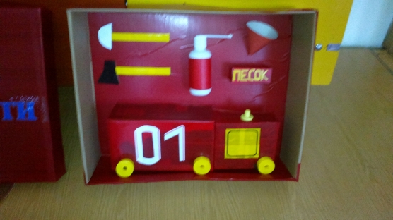 Пожарная машина из спичечных коробков