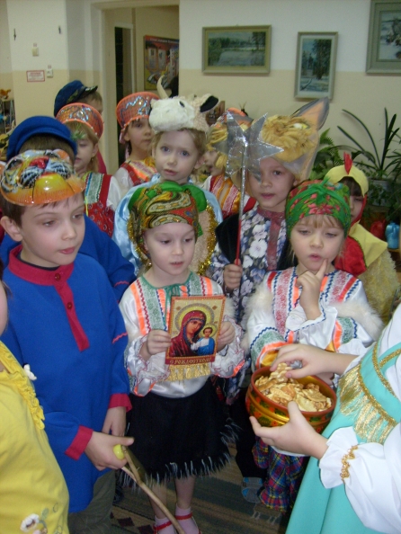 Сценарий колядок в детском саду. Колядки подготовительная группа. Колядки сценка. Сценка на колядование. Сценарий колядок в детском саду в подготовительной группе.