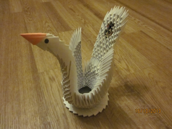 Объемные предметы из бумаги – схема сборки двойного лебедя
