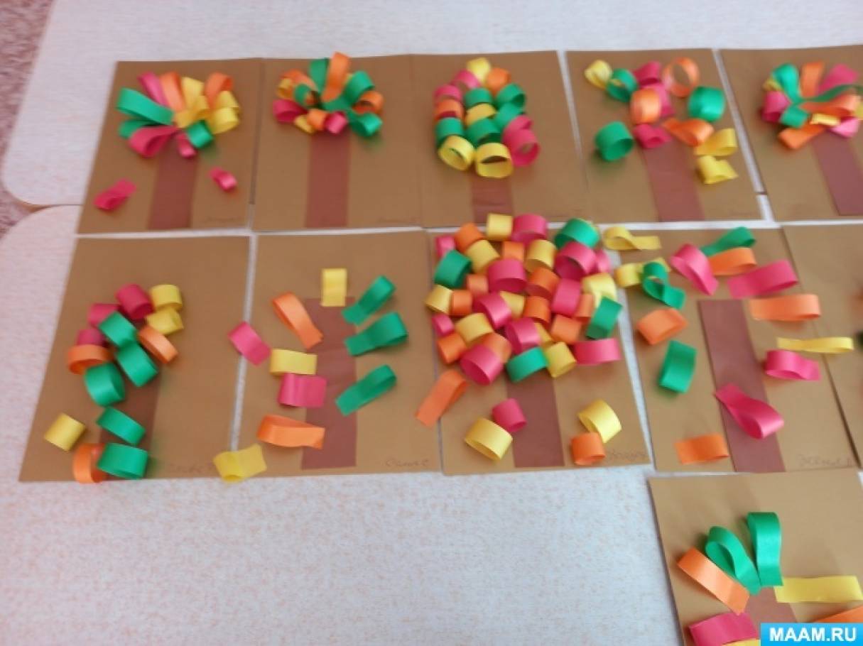 Аппликация из цветной бумаги и осенних листьев для начальной школы