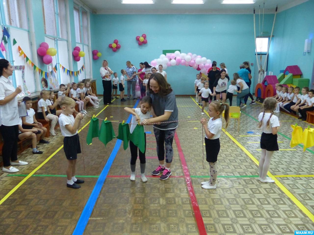 Сценарий спортивного праздника ко Дню матери «Наши мамы лучшие» (9 фото).  Воспитателям детских садов, школьным учителям и педагогам - Маам.ру