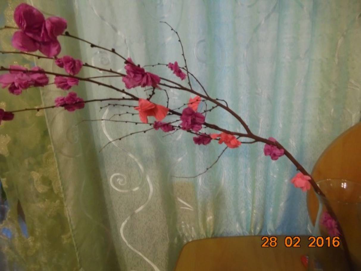 Ветка сакуры - цветы из гофрированной бумаги своими руками - вторсырье-м.рф