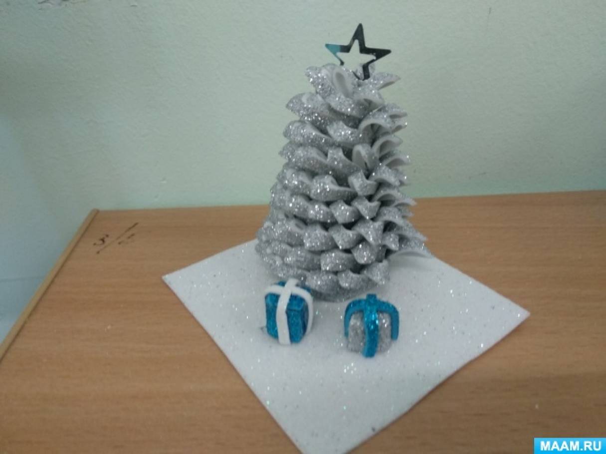 Стильная елка из фоамирана DIY МК Новогодняя елка своими руками Новогодние поделки