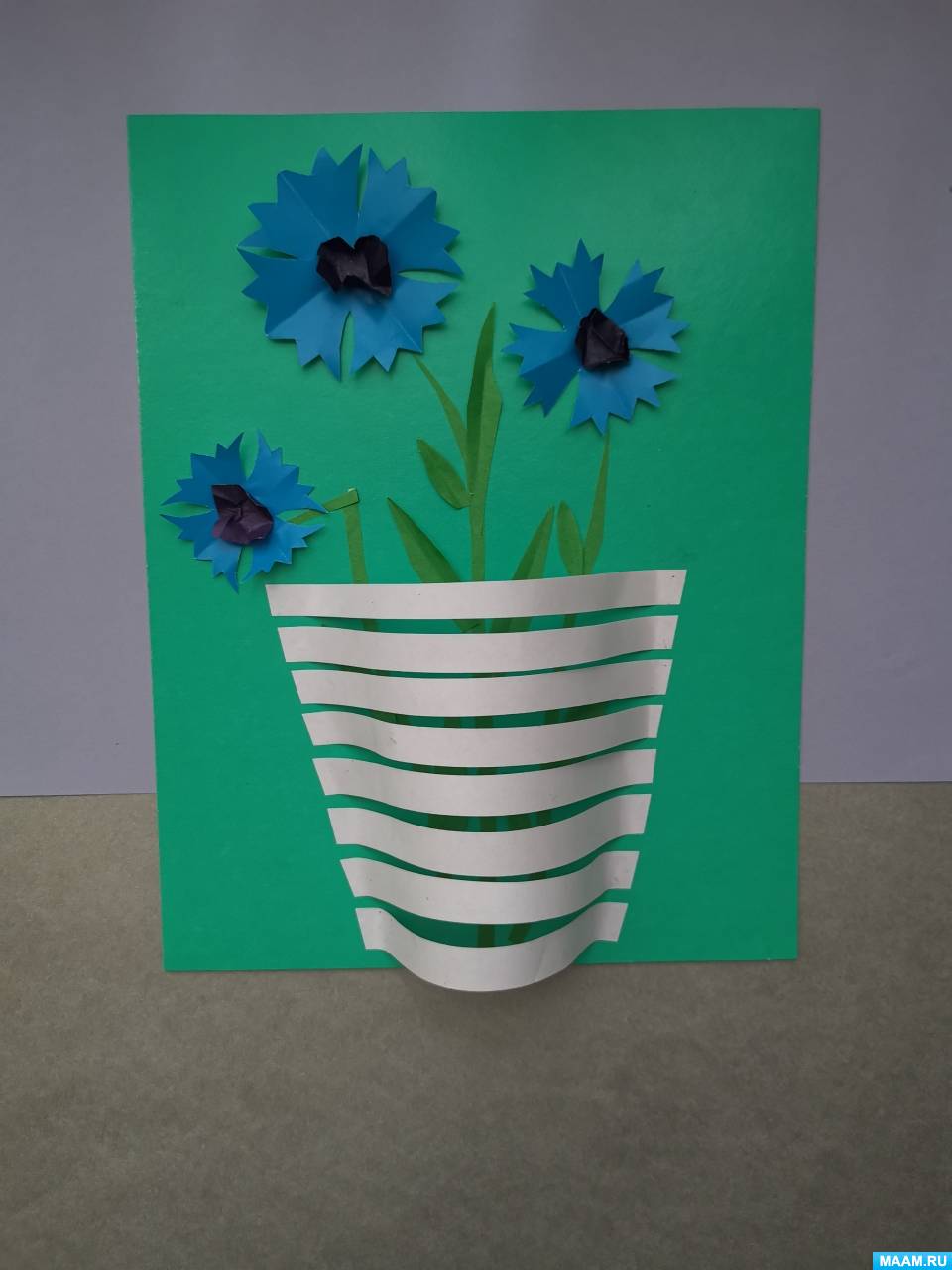 Как сделать цветы из бумаги: васильки