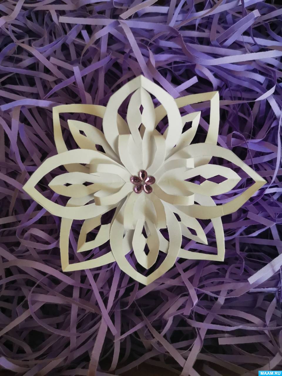 Нежная 3D снежинка из бумаги. 3D Paper Snowflake