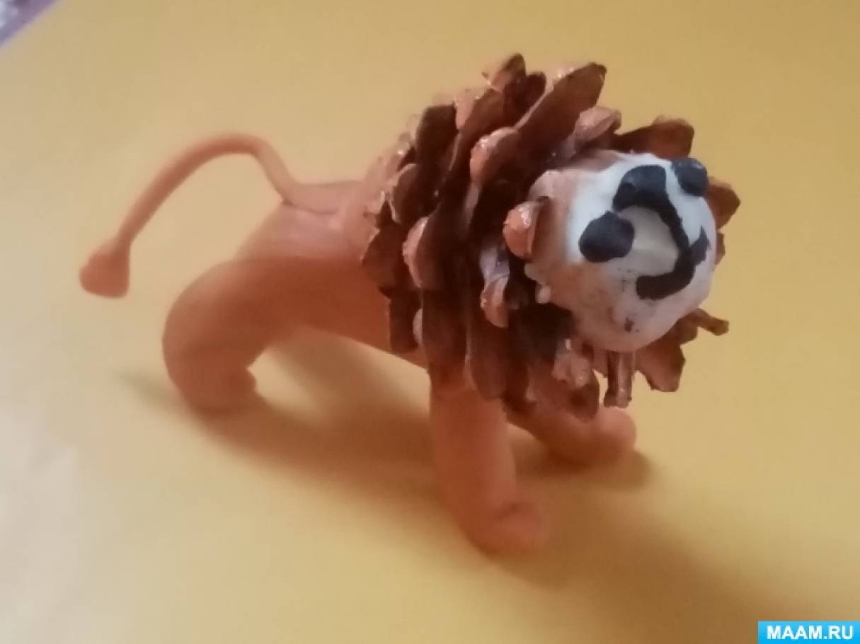 Лев из пластилина в пошаговом уроке по лепке для детей
