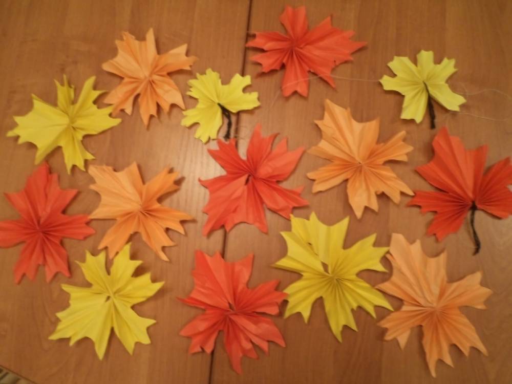 Осенний декор с животными для украшения группы к осени в детском саду