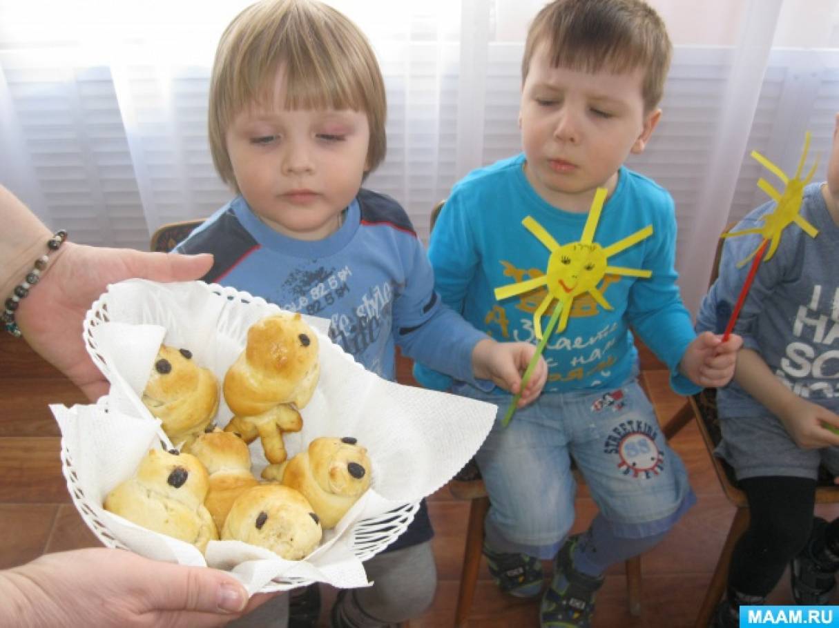 Сценарий весеннего праздника для детей младшей группы «Жаворонки к нам  прилетели» (4 фото). Воспитателям детских садов, школьным учителям и  педагогам - Маам.ру