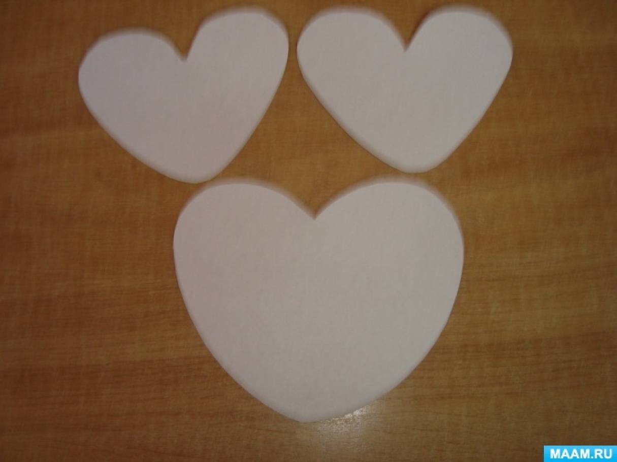 Гирлянды из бумажных сердечек