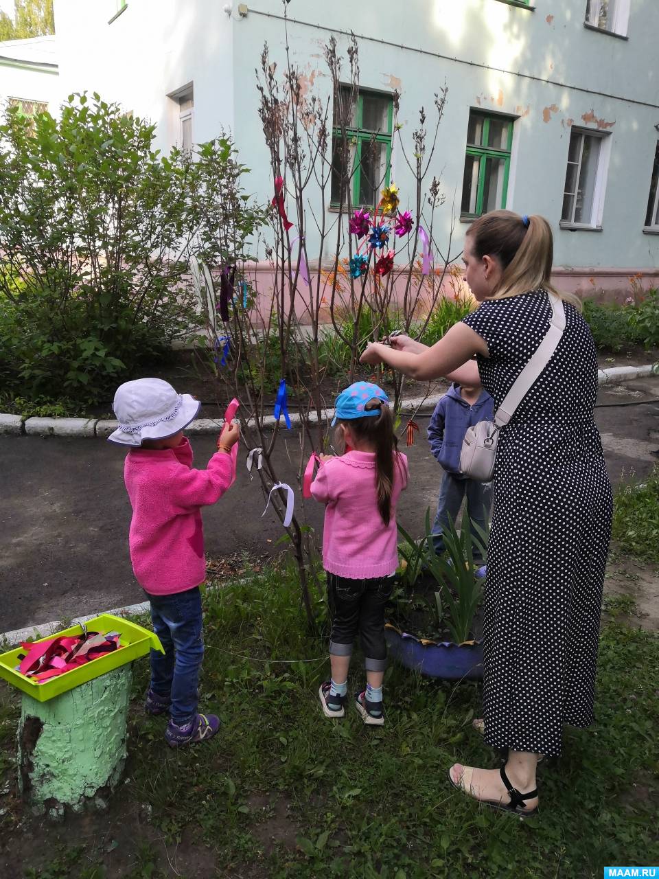 Фото №4 Кроме этого под воздействиями таких факторов как солнце воздух и вода детский организм закаляется