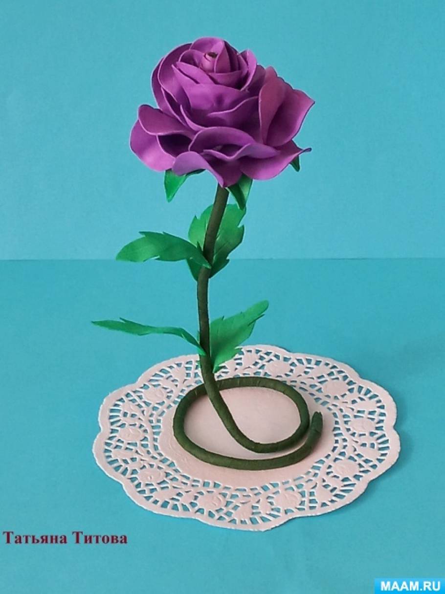 Делаем простую розу из цветной бумаги