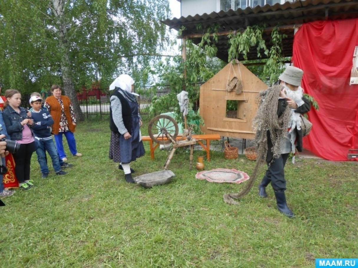 Воспитатель детского лагеря в Алтайском крае уволился после скандального фото в соцсетях - ТАСС