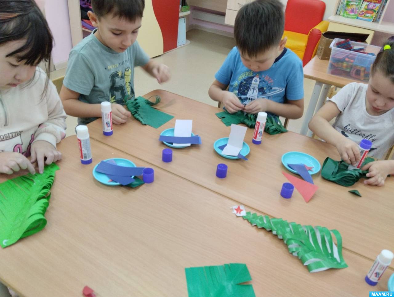 Конспект занятия по изготовлению игрушки на ёлку «Тигрёнок» в технике «оригами»