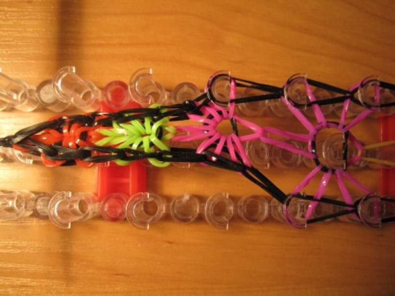 Разные браслеты. Красивые браслеты из резинок: уроки плетения для новичков