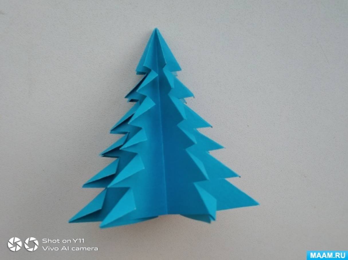 Новогодние снежинки из цветной бумаги в технике киригами: мастер-класс детской поделки