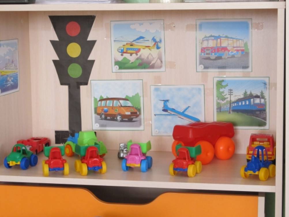 Создание вариативных дизайн проектов развивающей предметной среды детского сада было предложено