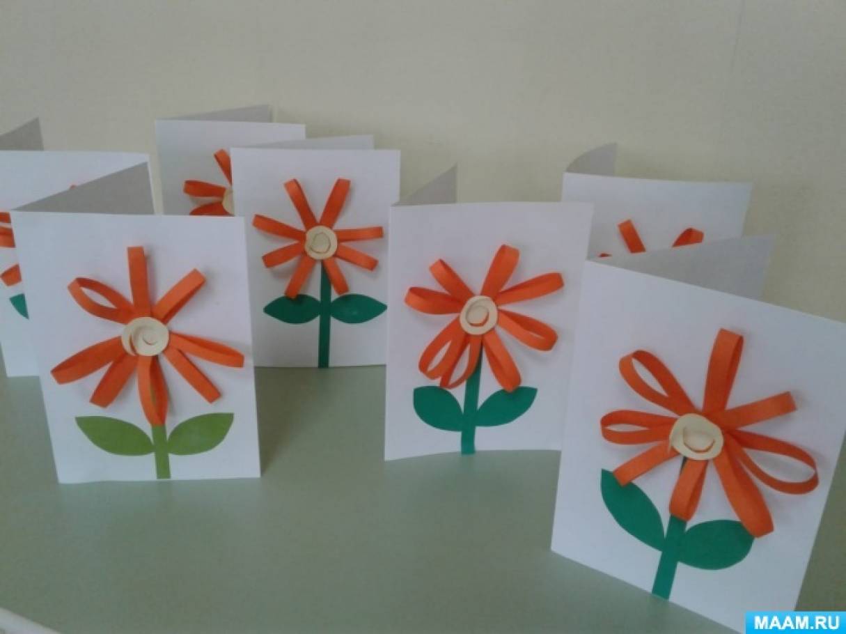 2. Цветы из бумажных формочек для кексов