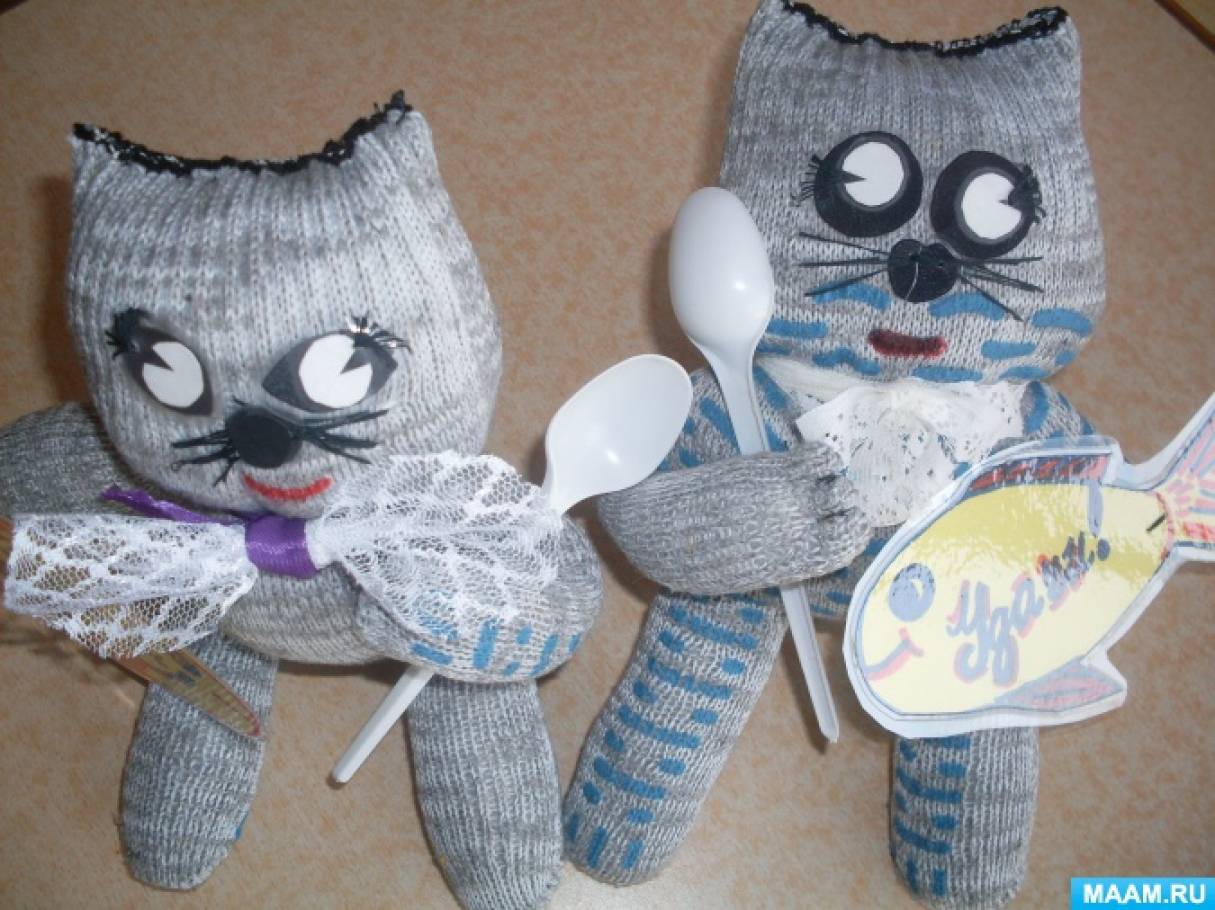 Игрушки для кошек своими руками: 8 идей для усатых и полосатых