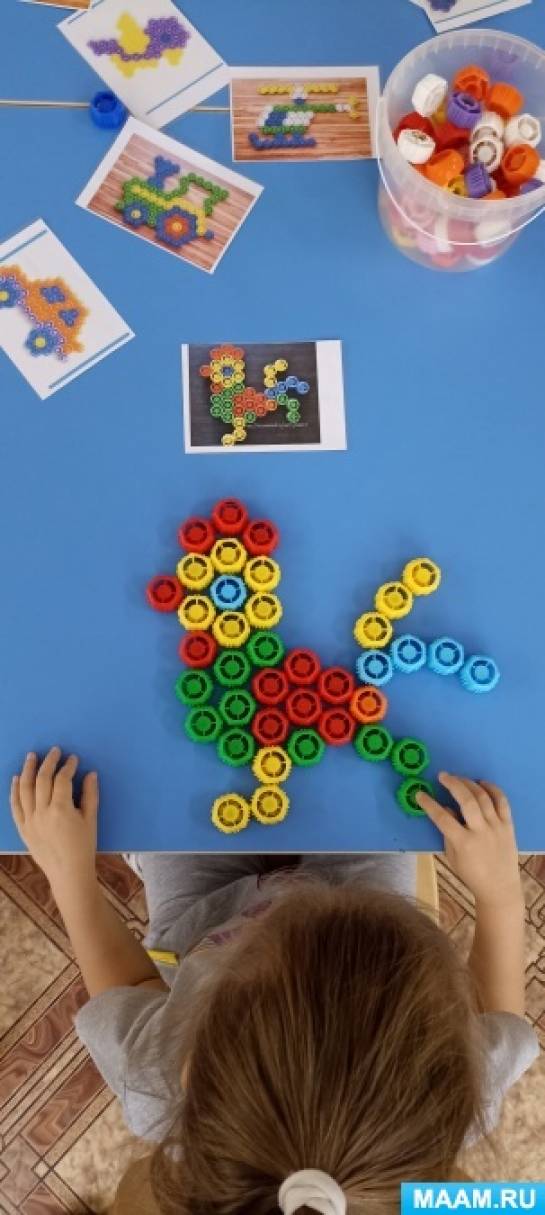 Из крышек от детского питания жердевские школьники сделали Пасхальную мозаику