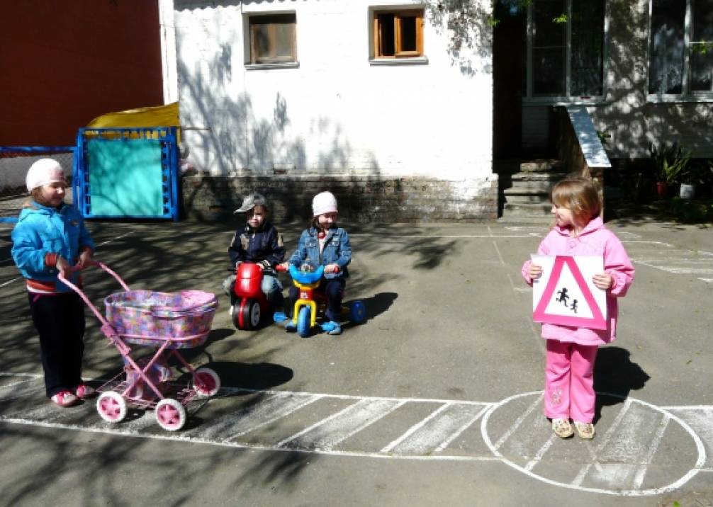 Стих пристегни ребенка в машине