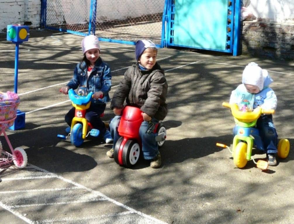 Стих пристегни ребенка в машине