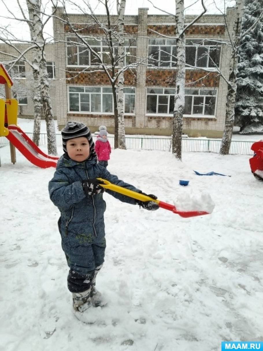 Наблюдение детей 4–5 лет за снегом на прогулке (2 фото). Воспитателям  детских садов, школьным учителям и педагогам - Маам.ру