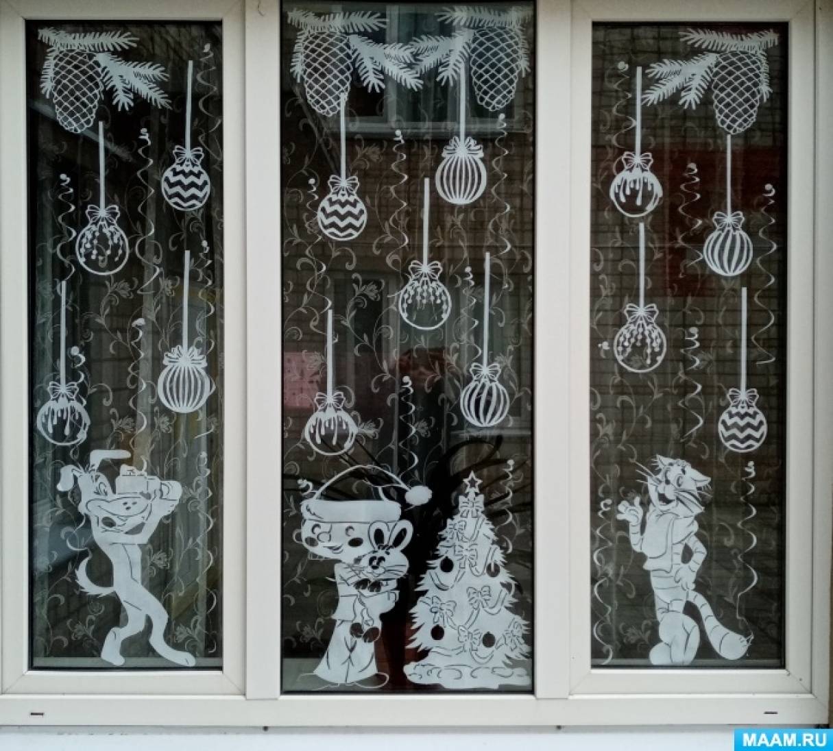 Снежинки и вытынанки 2024: бумажный декор на окна своими руками
