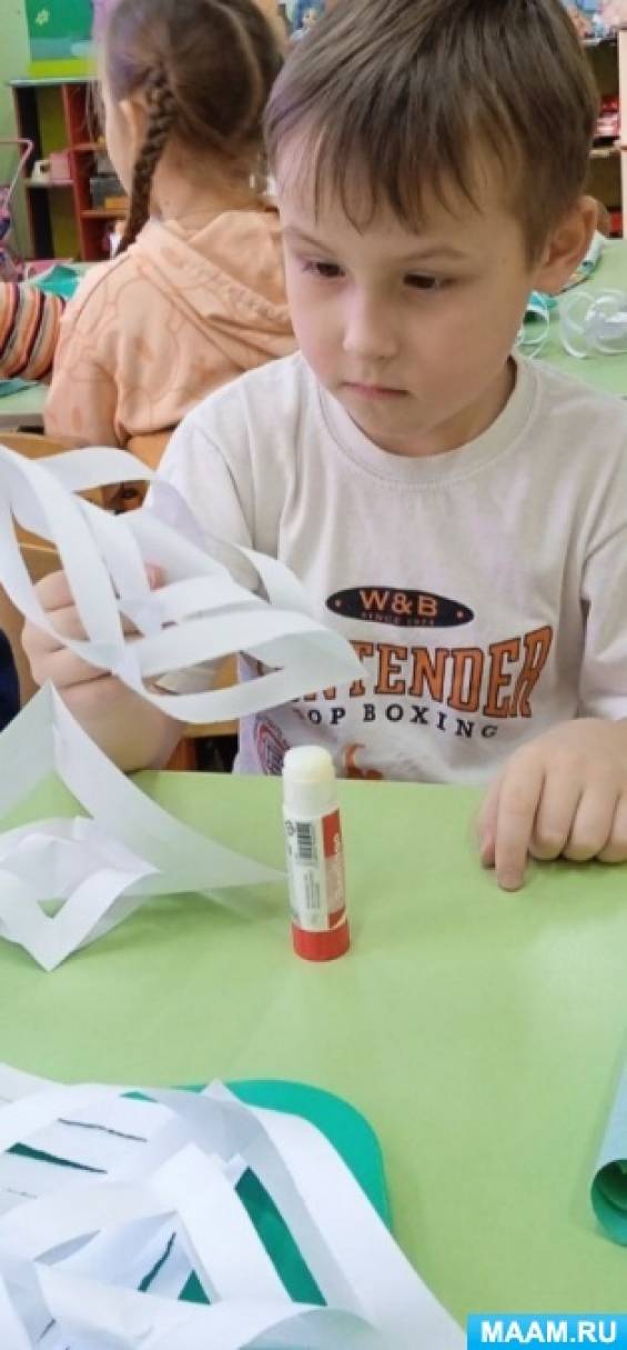 Снежинки из бумаги для детей 5-7 лет своими руками. Мастер-класс с пошаговыми фото