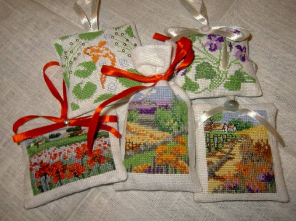 Подарки для рукоделия: наборы для вышивания, плетения и конструирования