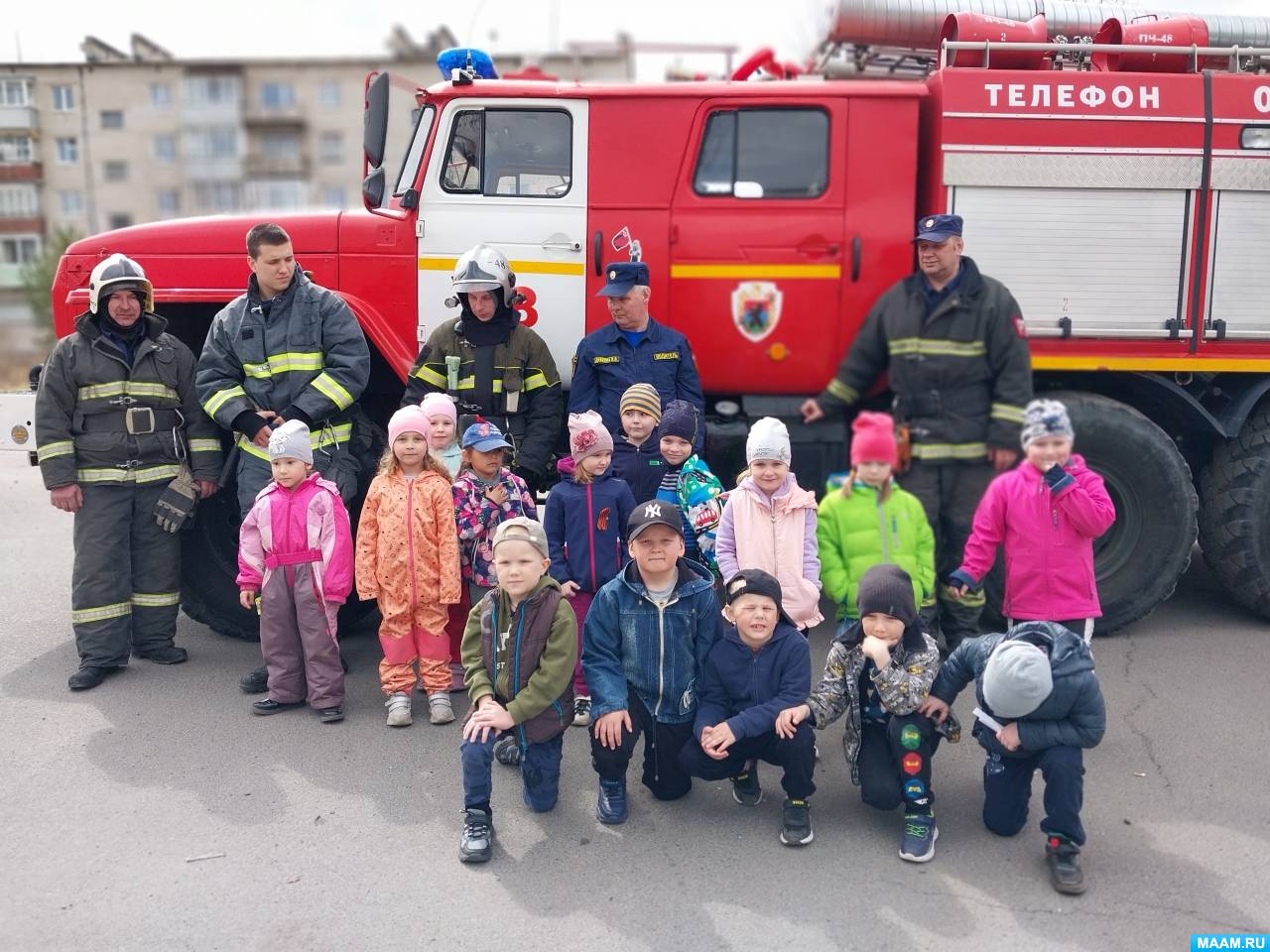 Фотоотчет о встрече детей старшей группы с пожарными в ДОУ (12 фото).  Воспитателям детских садов, школьным учителям и педагогам - Маам.ру