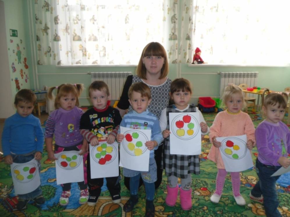 Большой и маленький бокальчики. НОД маленькие и большие яблочки аппликация в младшей. Занятие на тему большие и маленькие бокальчики старшая группа. Конспект занятия по теме большие и маленькие яблоки на тарелке. 2 Младшая аппликация мячи яблоки большие и маленькие.