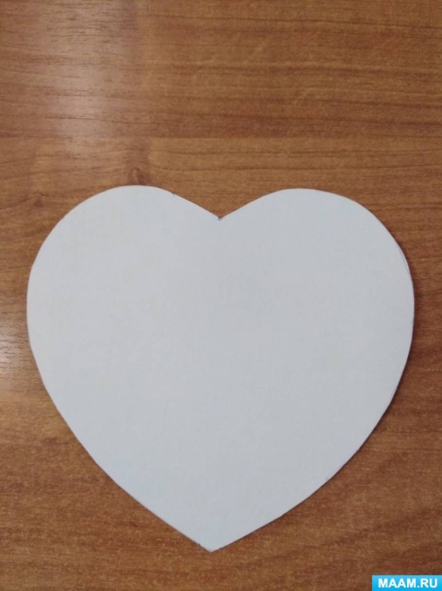 Как делать простое сердечко из конфет и гофрированной бумаги в подарок близким