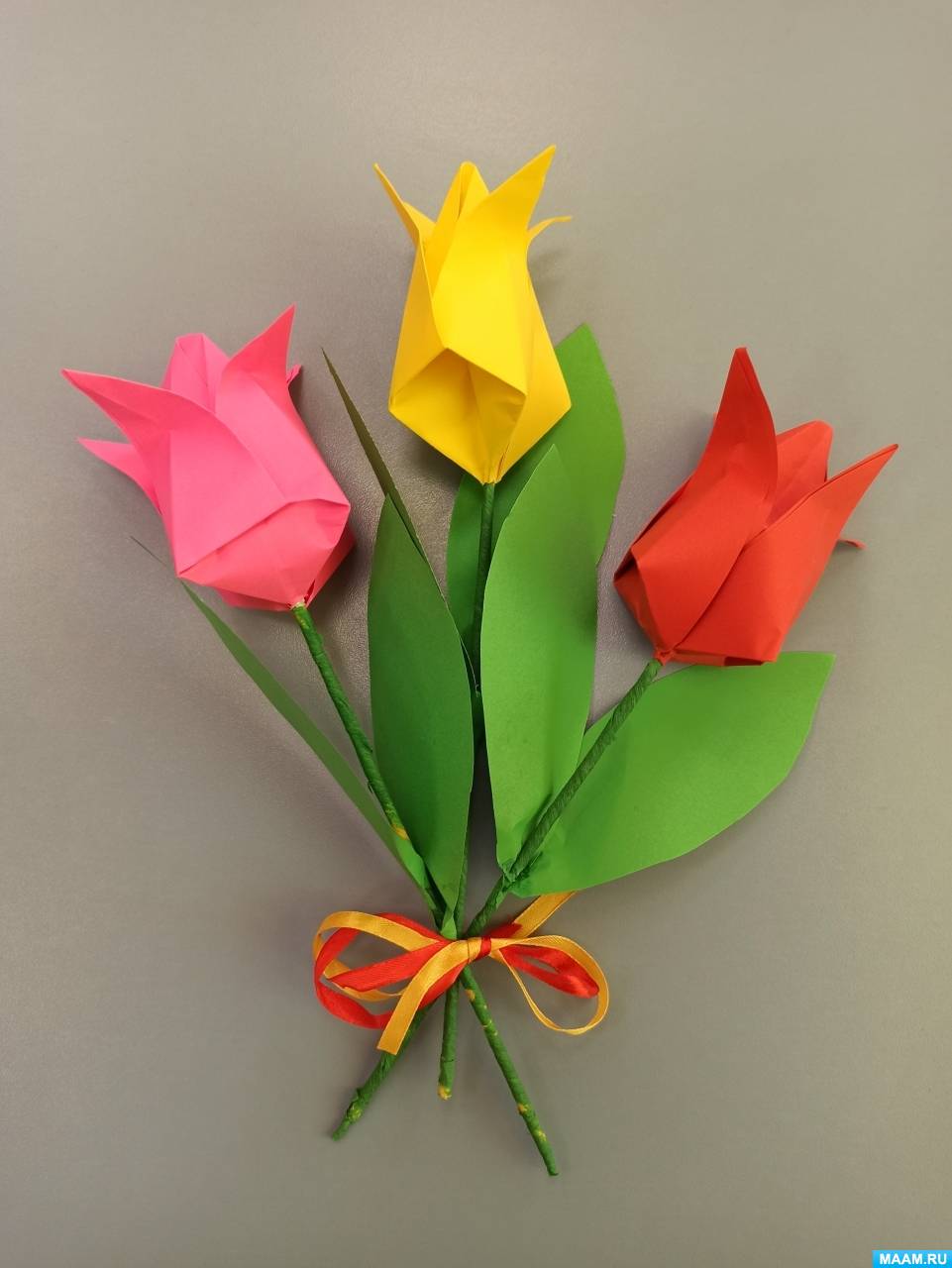Видео «Мастер-класс по аппликации с элементами оригами «Тюльпан»