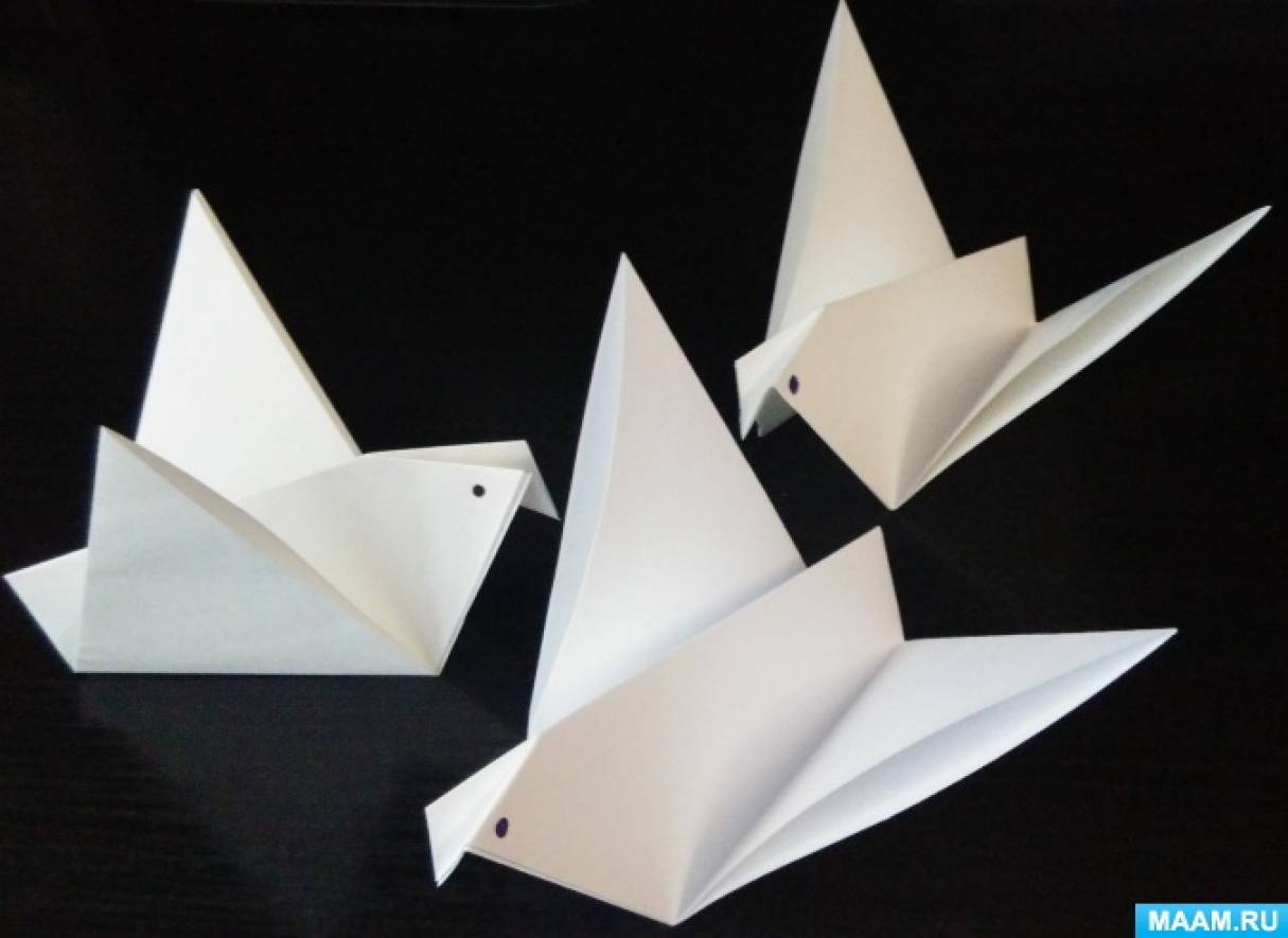 Оригами голубь из двухцветной бумаги
