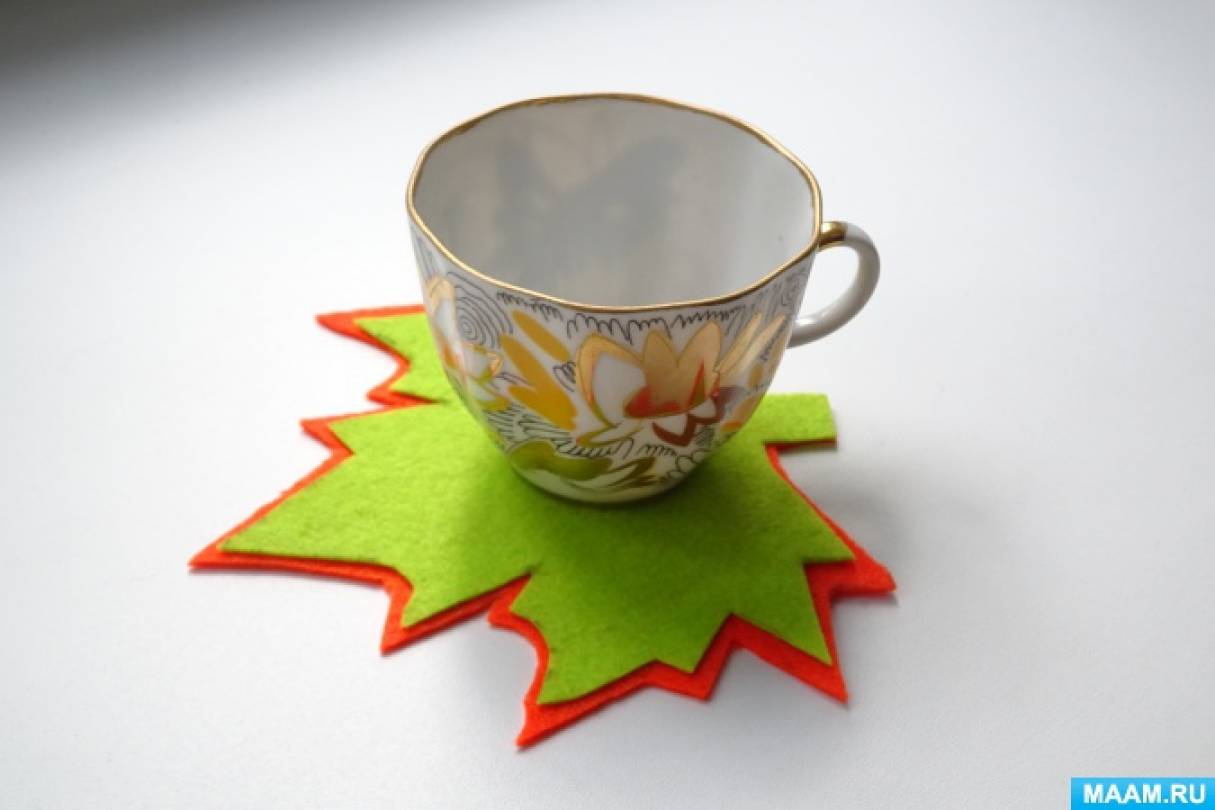 Время пить кофе: простая подставка под чашку из остатков тканей