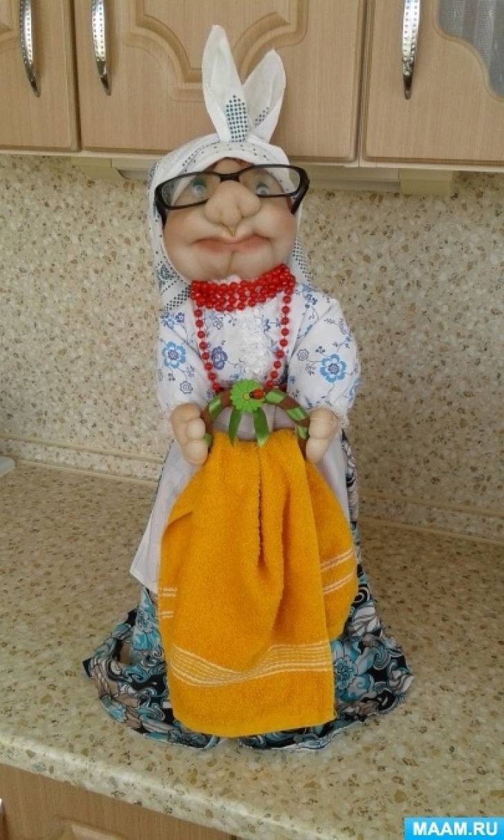 Подставка-держатель для куклы своими руками