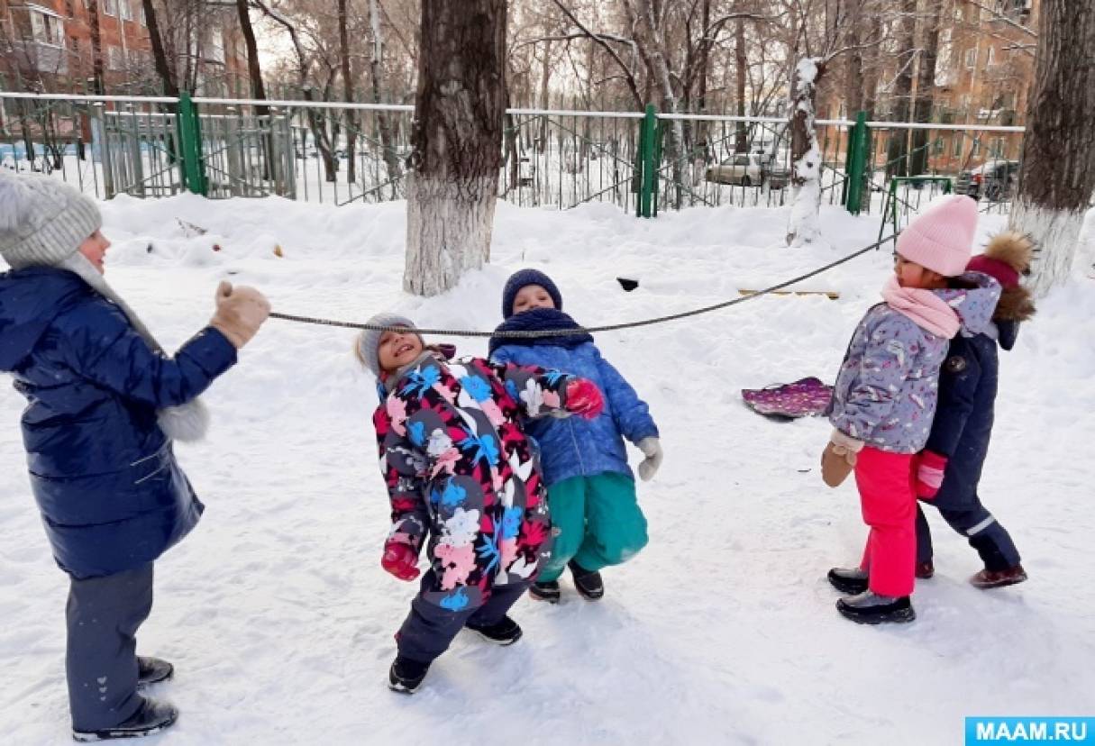 Фотоотчёт «Зимние забавы на участке» в подготовительной группе (20 фото).  Воспитателям детских садов, школьным учителям и педагогам - Маам.ру